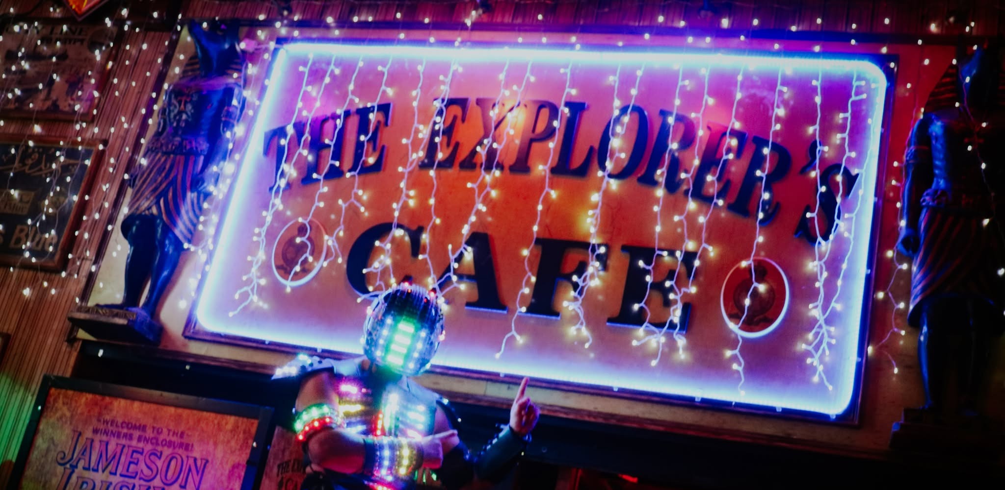 Cartel de neón The Explorer's Cafe